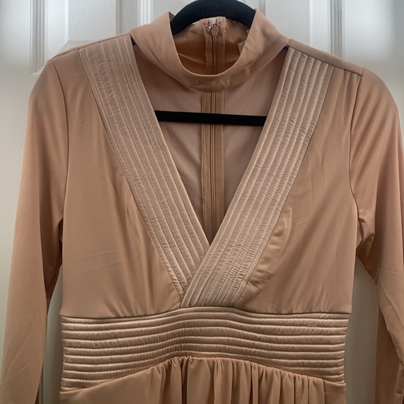 Gorgeous Cream/Peach Long Sleeve Dress - Picture 2 of 13